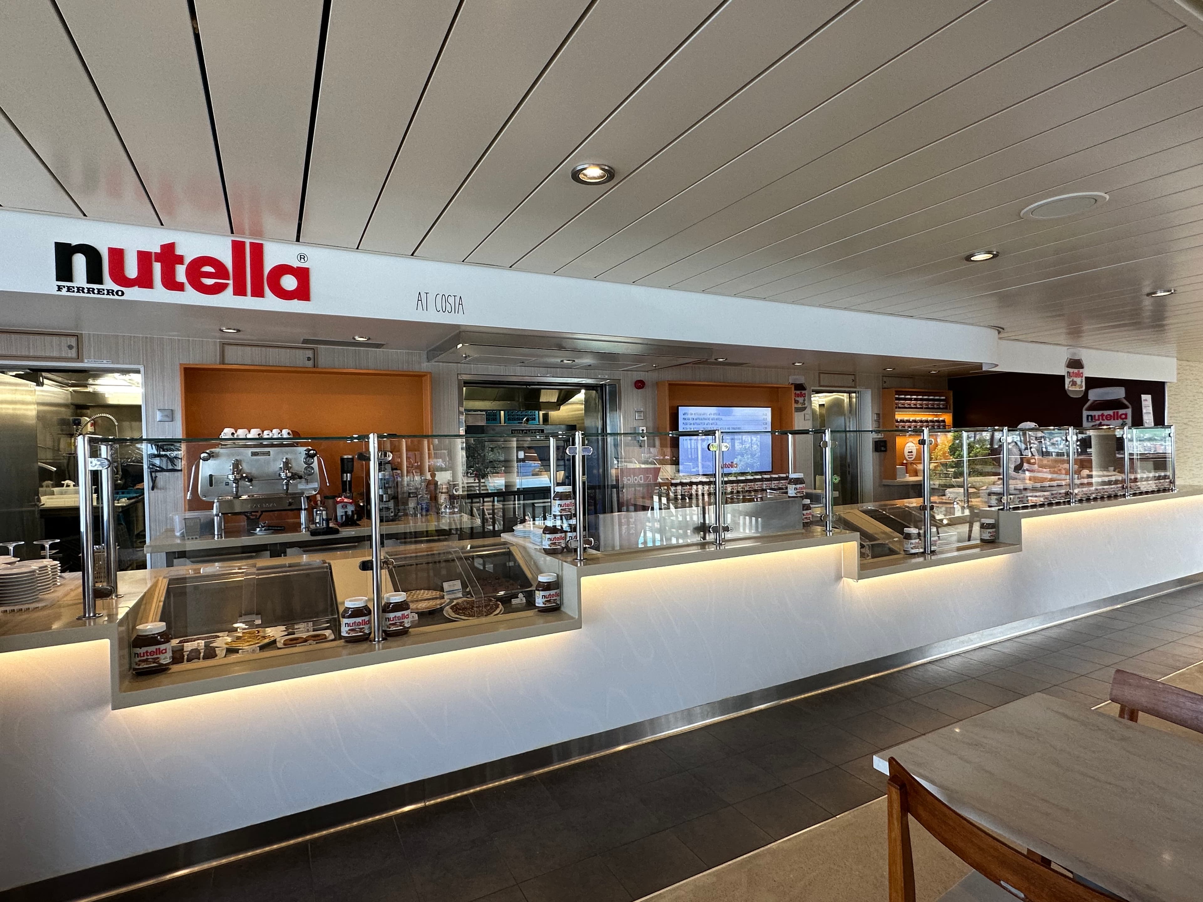 Nutella at Costa Bar — kultige Frühstücksstation